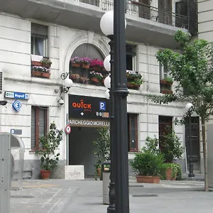 Bed & Breakfast Bed Morelli 49 , Chiaia, Napels